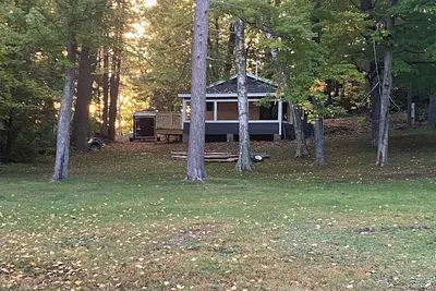 Image de Lakefront 2Bed 1Bath with enclosed screen porch. Westerly view Gorgeous Sunsets!