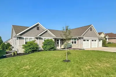Image de Spacious 4-bedroom, 3. 5 bath house, 7 miles from Lambeau, for upcoming Nfl draft