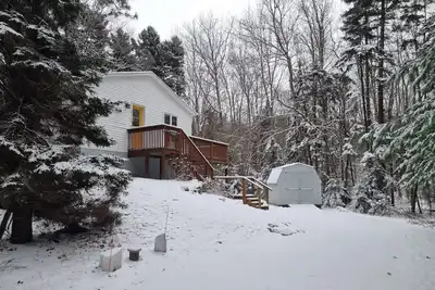 Image de Cottage in the Woods on Picturesque Island