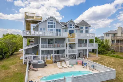 Sea Forevermore: Oceanside, Private Pool, 2 Hot Tubs, Elevator