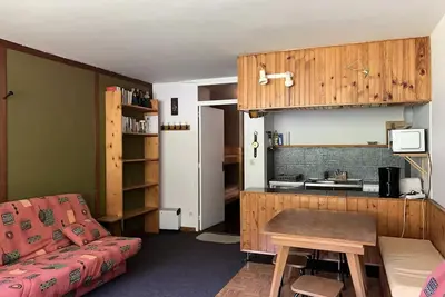 Image de Studio de 4 personnes, front de piste avec grand balcon, exposé Sud