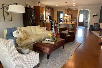 Image de Welcoming Home perfect for long-term stay, pool, pickleball, billiards, trails