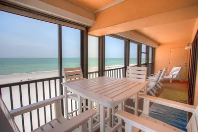 Image de Extra Special Beachfront Condo, Ready for the Family! Heated Pool. Exceptional Location.