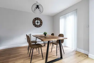 Image de 3-Bed House – Ideal for Contractors and Families