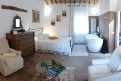 Image de Renovated Tuscan-style country house