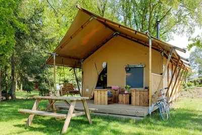 Image de Tente de soleil de luxe Ă Dochamps