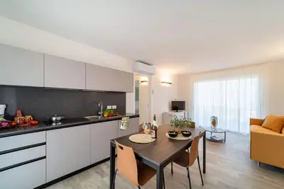 Image de Appartement moderne avec solarium et vue panoramique sur le lagon et la mer