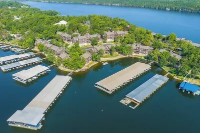 Image de Lakeview Condo w/Dock/Pool/Hottub/Sauna-Sleeps 8