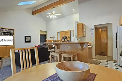 Image de 19 Whistler-Sunriver, Oregon: Hot Tub, Bbq, WiFi, Sharc Aquatics, Tubing Hill, Mt. Bachelor, Golf, Deschutes River, Tennis, Bike Paths