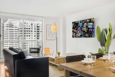 Image de Relax & Feel The Good Vibes In Our Condo!