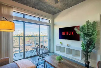 2br Apartment in Cdt with Gym Pool Parking