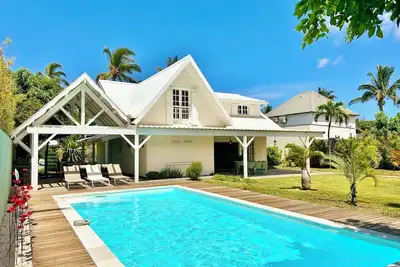 Image de *Villa Fleur De Lune* - piscine chauffée et lagon
