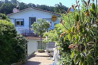Image de First floor apartment of 85 m² (85 sqm), 3 rooms with yard