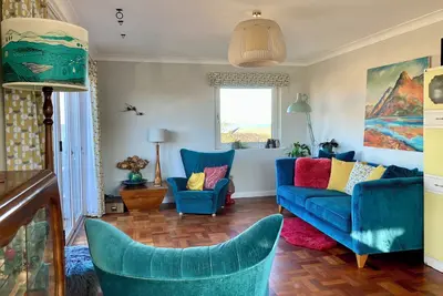 Image de Coastal Mid-Century Sanctuary. 100m to Portobello Beach. Sea Views. Free Parking