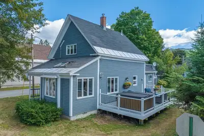 Image de 3 bedroom house w/hot tub sleeps 8. Dog Friendly. Short drive to Loon Mtn, Cannon & Icecastles