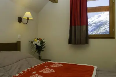 Image de À 50m des pistes de ski, balcon, télévision, casier à ski, 35-40m², Valloire