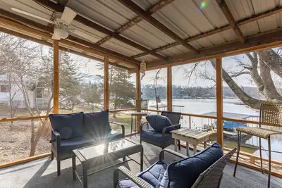 Image de Peaceful Lakefront Home w Dock & Screened in Porch