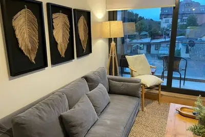 Image de Hom I Conjunto frente a la Costanera con piscina y estacionamiento.