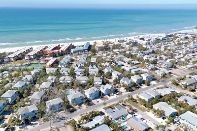 Image de Experience Kismet by the Sea: Chic Holmes Beach Rental with Shared Pool