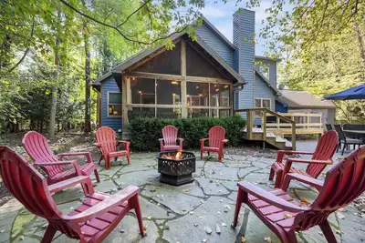 Image de Juniper Presents: Blue Beech Cottage w/ Hot Tub, Swim Spa, Firepit on 1. 25 Acres