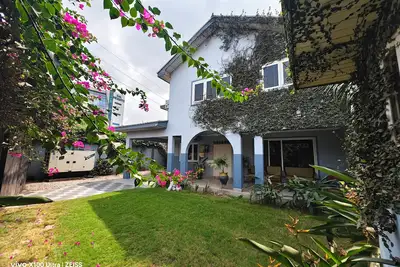 Image de Spacious 5-bedroom house in enchanting Accra.
