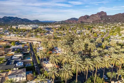 Exceptional community! Biltmore/Arcadia location. Impeccable! King & Queen bed!