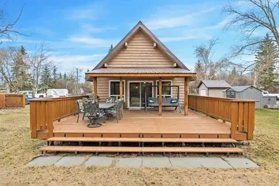 Image de Lake Vibes 3 Bd 1 Ba Cottage steps from the Lake