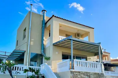 Image de Villa Cook with pool and terraces with sea views
