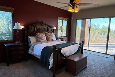 Image de Charming Horse Property Serene Neighborhood Gorgeous Sunsets Built for Comfort