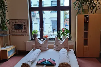 Image de Xxl vacation room with bathroom in an Art Nouveau villa for 1-4 people in the city center
