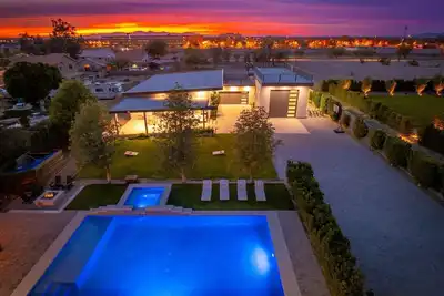 Image de Hidden Paradise Estate+2 Houses+8500 Sq! + 9bedroom