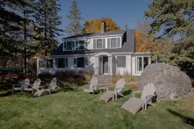 Image de 5br Classic Maine Large House [Indian Lot Cottage]