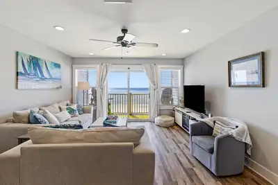 Image de Gulf-front! New boardwalk! Beachfront! On the sand!
