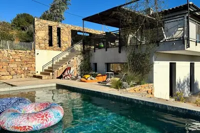 Image de Villa moderne avec piscine au coeur de la Provence à 30 minutes des plages