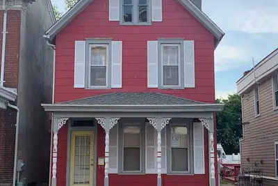 Image de Poe Themed Home Close to Beaches and De Turf