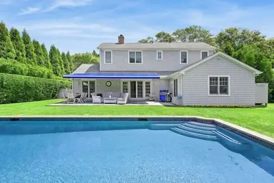 Image de Elegant Home South of Highway Near Town & Beach, Heated Pool, Sauna, Fireplaces