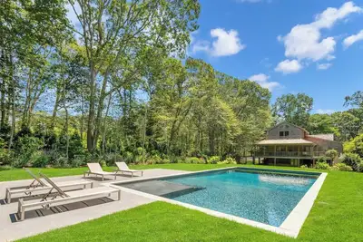Image de Charming Amagansett Cottage with Pool, Perfectly Situated near Town and. . .