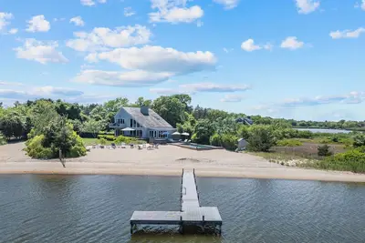 Image de Amazing Beachfront Water Mill Home with Private Pool and Hot Tub, Perfect. . .