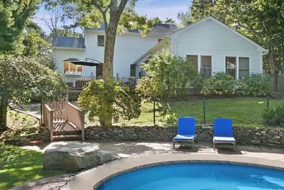 Image de Spacious East Hampton Home Centrally Located, Private Pool, Perfect for Families