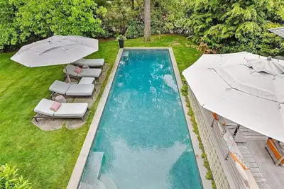 Image de Designer's Oceanfront East Hampton Estate, State-of-the-Art Amenities, . . .