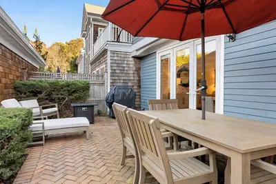 Image de Classic townhome with a luxury feel, perfect for relaxing after a day at. . .