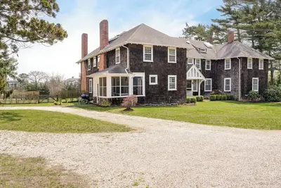 Image de Expansive Quiogue Home Between Westhampton and Quogue, Private Pool and. . .