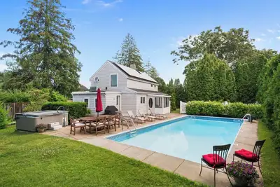 Image de Private and Peaceful East Quogue Home, Outdoor Entertaining Space with Pool. . .