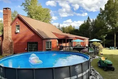 Image de Hudson Valley Mountain Retreat, secluded, surrounded by beautiful forests, . . .