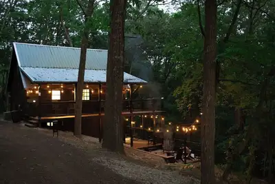 Image de Dog friendly hot tub + fire pit + shared game room