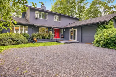 Image de New Listing - Eclectic home with private pool, decorated loft, gas. . .