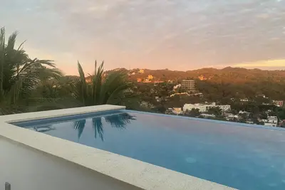 Image de Spacious Modern 2-bdrm condo, rooftop pool, jungle views WiFi + Ac in Sayulita