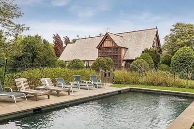Image de Historic Home on 3 private acres, private pool, minutes from town of East. . .