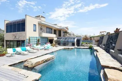 Image de Beachfront Southampton Estate; pristine Atlantic ocean views, . . .