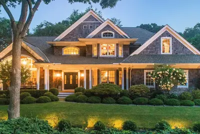 Image de Stunning, Contemporary Southampton Home Near Town Beaches and Downtown